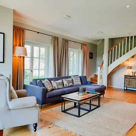 Σπίτι διακοπών Forestry Chic Flat With And Forest View *